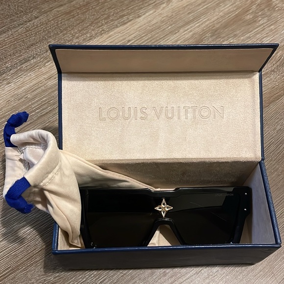 LV Cyclone Sunglasses - Picture 6 of 7